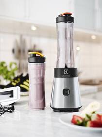 Stolní mixér Electrolux ESB2500 černý/nerez

 obrázek produktu 2 z 3