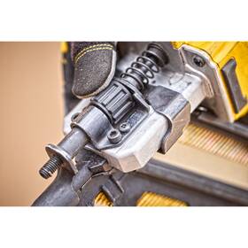 Hřebíkovačka Dewalt DCN930P2-QW (s baterií) 

 obrázek produktu 4 z 8