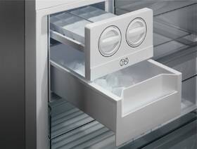 Chladnička s mrazničkou AEG RCB646E3MB černá/nerez

 obrázek produktu 4 z 11