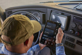 Navigační systém GPS Garmin dēzl LGV820 černá barva
