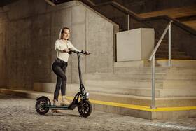 Elektrická koloběžka LAMAX eLander SA50 
