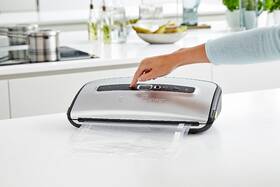 Svářečka fólií FoodSaver FFS016X stříbrná

 obrázek produktu 5 z 6