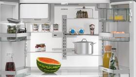 Americká lednice Siemens KF96DPXEA černá

 obrázek produktu 3 z 25
