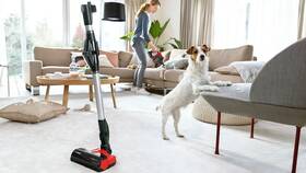 Tyčový vysavač Bosch BBS711ANM červená barva
