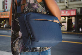 Brašna Peak Design Everyday Sling 6L (v2) modrá

 obrázek produktu 7 z 7
