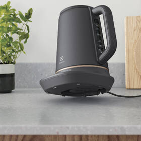 Rychlovarná konvice Electrolux E7K1-6BP 

 obrázek produktu 6 z 6