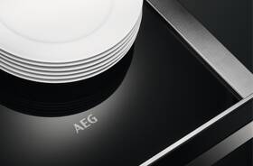 Ohřevná zásuvka AEG KDE911424B 

 obrázek produktu 2 z 14