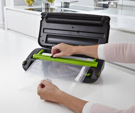 Svářečka fólií FoodSaver FFS002X černá barva
