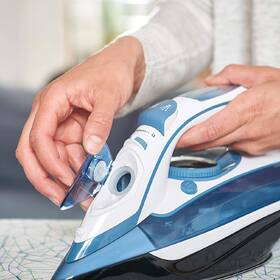Žehlička Black+Decker BXIR2402E bílá/modrá

 obrázek produktu 7 z 9