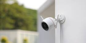 Kamerový systém EZVIZ kamera H3C 2K + WiFi rekordér X5S-8W černá barva
