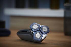 Holicí strojek Philips S7886/35 černý

 obrázek produktu 15 z 23