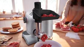 Kuchyňský robot Bosch MUM58359 stříbrná barva
