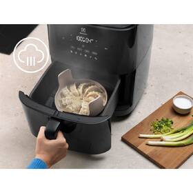 Fritéza horkovzdušná Electrolux EAF7SB černá barva
