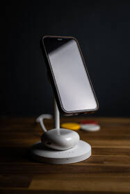 Bezdrátová nabíječka FIXED MagStand 2v1 bílá

 obrázek produktu 6 z 8
