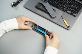 Externí rámeček Lexar E06 SSD M.2 PCle stříbrný

 obrázek produktu 6 z 11
