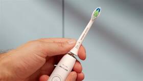 Zubní kartáček Philips HX7108/01 bílý

 obrázek produktu 6 z 9