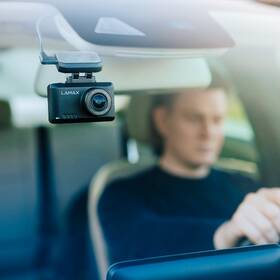 Autokamera LAMAX T8 černá barva
