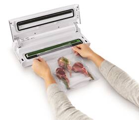Svářečka fólií FoodSaver VS0100X stříbrná/bílá

 obrázek produktu 3 z 4