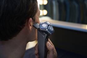 Holicí strojek Philips S7886/35 černý

 obrázek produktu 20 z 23
