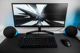 Klávesnice Logitech G Pro, GX Blue Clicky, CZ černá barva
