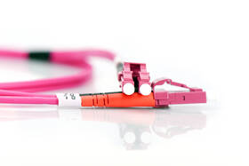 Kabel Digitus Optic Patch, LC / LC, Multimode, OM4, 50/125 µ, 5m růžový

 obrázek produktu 2 z 3