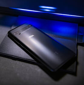 Mobilní telefon TCL 10 Pro šedý

 obrázek produktu 9 z 9