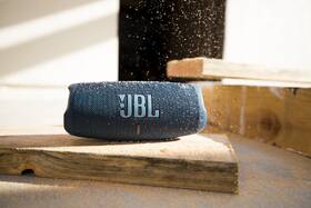 Přenosný reproduktor JBL Charge 5 modrý

 obrázek produktu 10 z 12