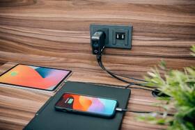 Cestovní adaptér Verbatim Mini GaN LCD, 2x USB-C PD 100 W, 1x USB-A QC 3.0, černá černý

 obrázek produktu 10 z 10