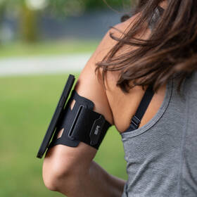 Kryt na mobil SP Connect SPC+ na Apple iPhone 15 černá barva
