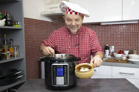 Multifunkční hrnec Salente CUCO černý

 obrázek produktu 8 z 9