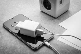 Nabíječka do sítě FIXED 17W Smart Rapid Charge, 2x USB bílá

 obrázek produktu 6 z 7