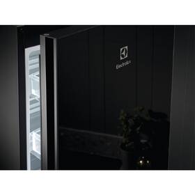 Chladnička s mrazničkou Electrolux LNT7ME36K2 černá

 obrázek produktu 9 z 11