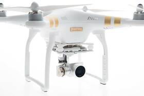 Dron DJI Phantom 3 Professional, 4K Ultra HD kamera (DJI0322) bílý

 obrázek produktu 4 z 9
