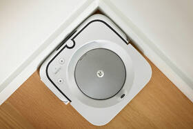 Robotický mop iRobot Braava jet m6 
