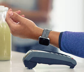 Chytré hodinky Fitbit Versa (NFC) - Charcoal Woven 

 obrázek produktu 4 z 5