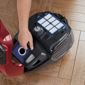 Podlahový vysavač Electrolux EPF61RR červená barva
