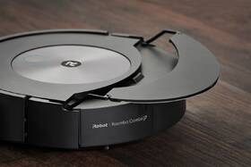 Robotický vysavač iRobot Roomba Combo j7 černá barva
