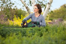 Nůžky na živý plot Bosch UniversalHedgeCut 18-55 (bez baterie) 

 obrázek produktu 1 z 5