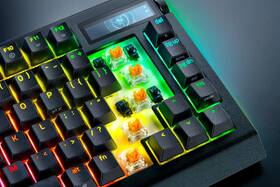 Klávesnice Razer BlackWidow V4 Pro 75%, US layout černá

 obrázek produktu 16 z 19