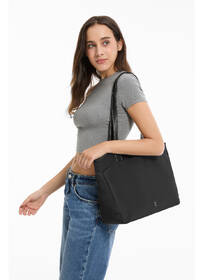 Taška tomtoc Versatile - T23 Laptop Tote Bag M černá

 obrázek produktu 19 z 19