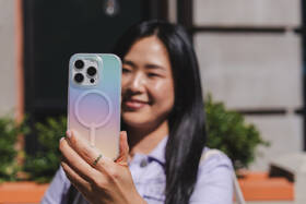 Kryt na mobil ZAGG Milan Snap na Apple iPhone 16 Pro - duhový 

 obrázek produktu 3 z 3