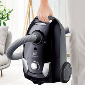 Podlahový vysavač Electrolux EEG42EB černý

 obrázek produktu 5 z 9
