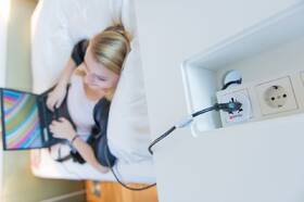 Cestovní adaptér SKROSS PRO Light USB World, UK+USA+Austrálie/Čína, 2x USB-A, vč. adaptéru 
