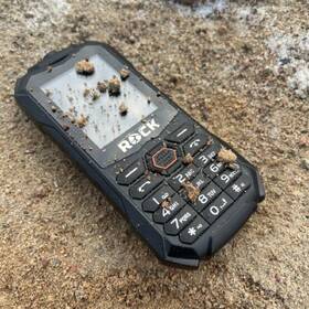 Mobilní telefon eStar ROCK černá barva
