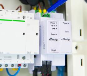 Modul Shelly Pro 3EM-3CT63 - 3-fázové měření spotřeby, LAN, Wi-Fi, Bluetooth bílý

 obrázek produktu 2 z 2