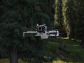 Dron DJI Mini 5 Pro Fly More Combo (DJI RC-N3) šedá barva
