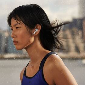 Sluchátka Apple AirPods 2022 s Lightning nabíjecím pouzdrem 
