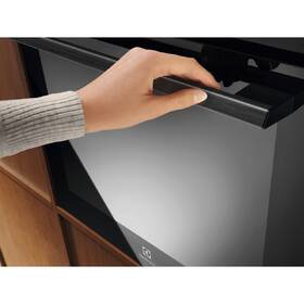 Trouba Electrolux EOE8P39H černá barva
