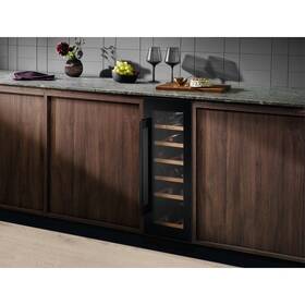 Vinotéka Electrolux EWUS020B5B černá

 obrázek produktu 6 z 8