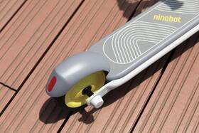 Elektrická koloběžka Ninebot by Segway Zing C8 

 obrázek produktu 9 z 17